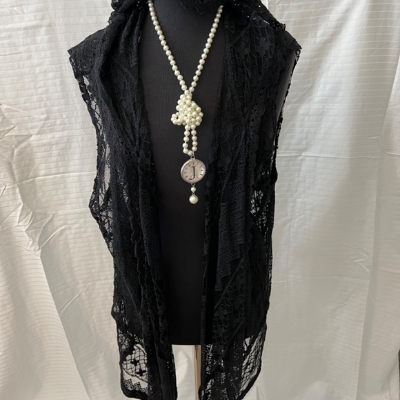 Black lace vest - Picture 2 of 4